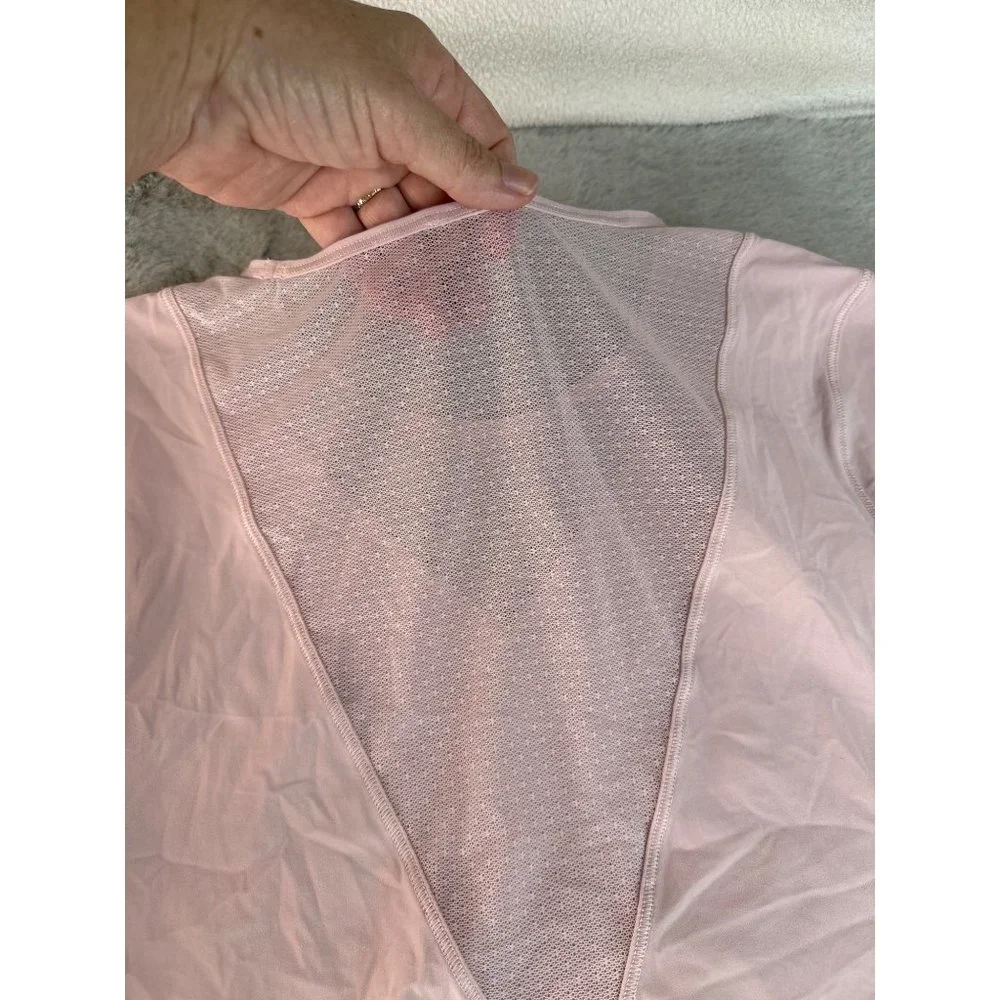 Lululemon Shirt Womens 4 For the Run Short Sleeve Pink Mesh‎ V Back Petals